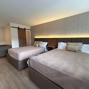 Double Queen Room